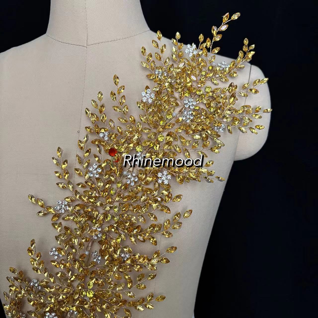 RM1142 - Rhinestone Ornament