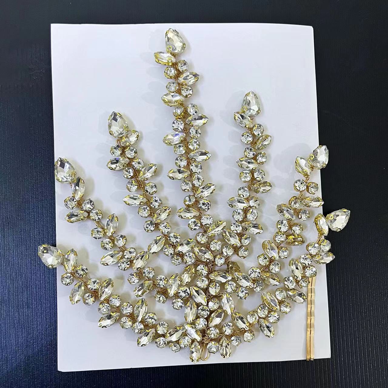 RM031 - Rhinestone Ornament