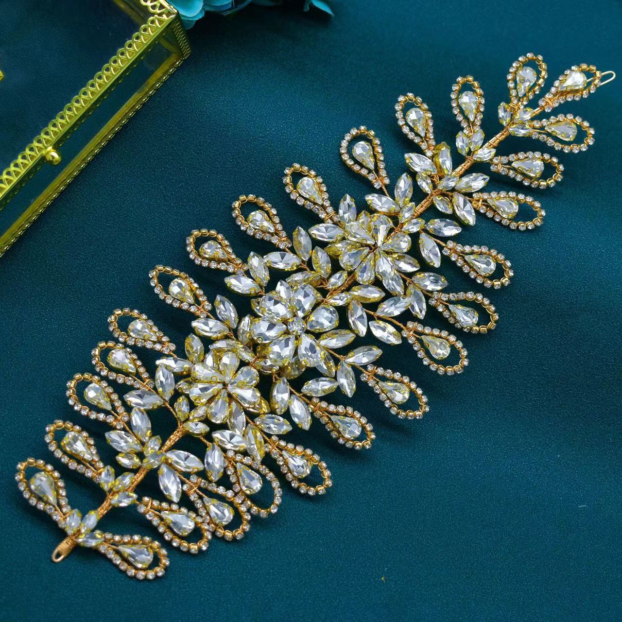 RM047 - Rhinestone Ornament