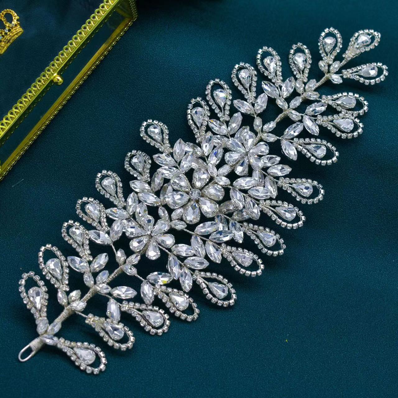 RM047 - Rhinestone Ornament